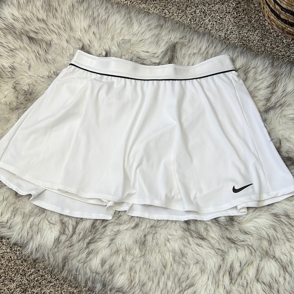 White Nike tennis skirt - Picture 6 of 10